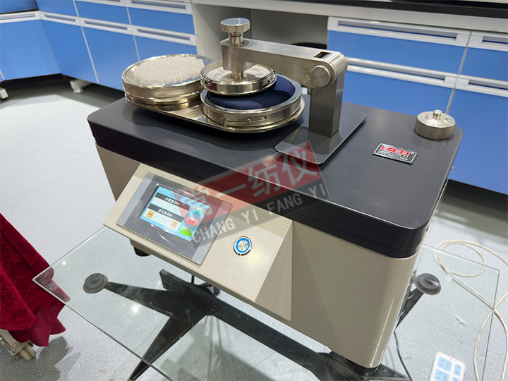 Model YG502D Fabric Fuzzing and Pilling Tester
(Circular Locus Method)